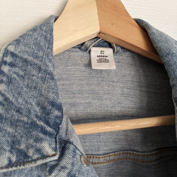 Cropped jean jacket - Picture 2 of 3